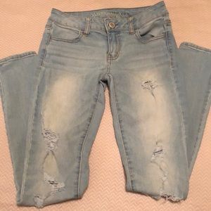 Sz. 2 Light Wash Distressed American Eagle Jeans